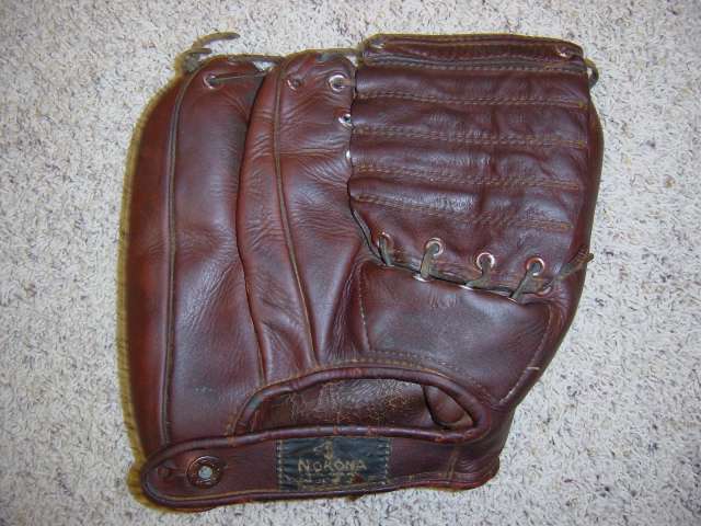 Jerry Moore Nokona G46 Back